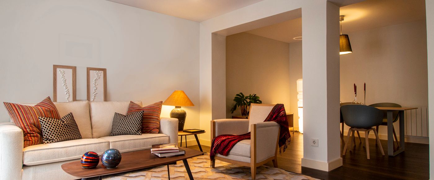 A cosy living room with warm lamp light, the kind of evening scene for a candle with fragrance