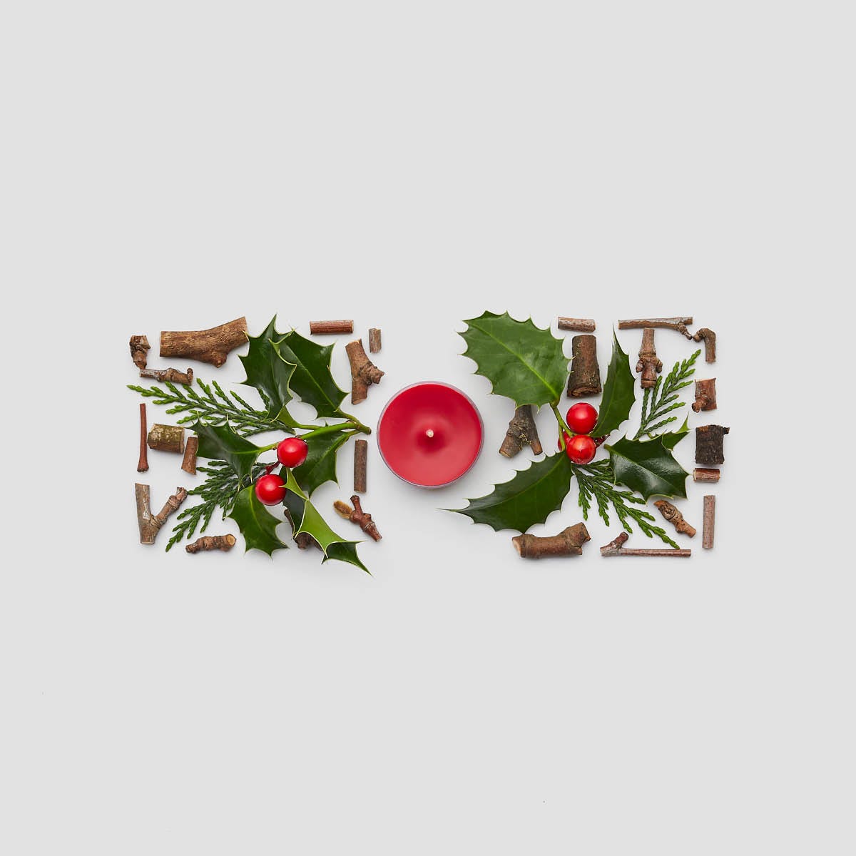Firewood &amp; Holly Universal Tealight Candles